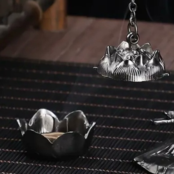 Elegant Crane Incense Holder with Lotus - Picture 4 of 5